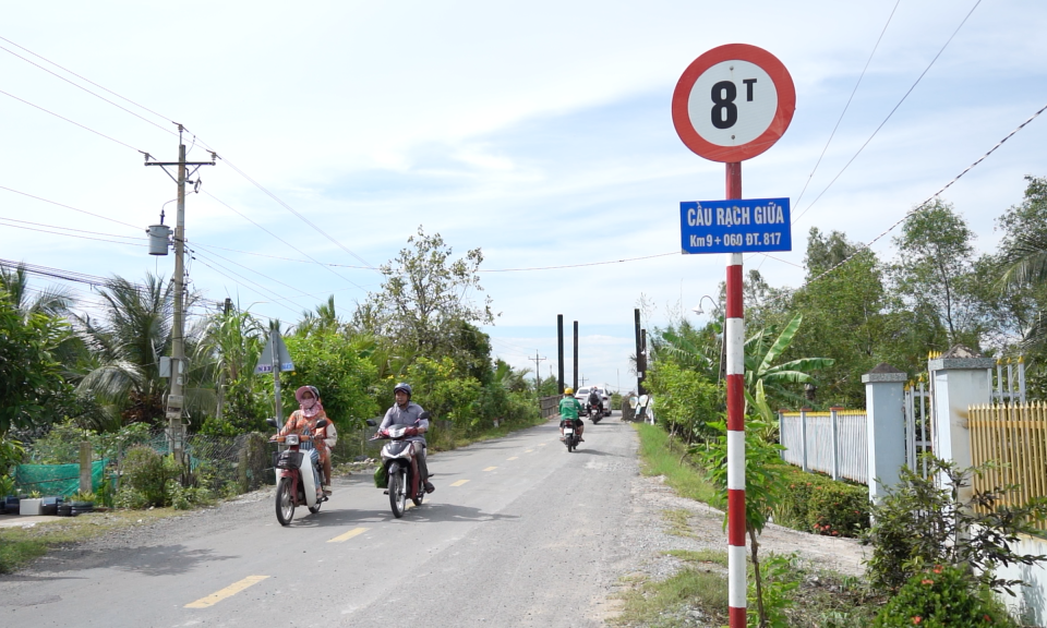 Tạm ngưng tất cả các phương tiện lưu thông qua cầu Rạch Giữa và cầu Ông Xe huyện Thủ Thừa