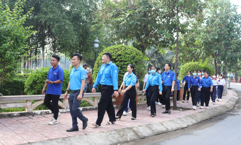 Huyện đoàn Cần Đước hưởng ứng chương trình "Những bước chân vì cộng đồng - Chặng 13"