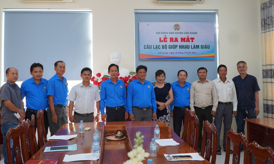 Cần Giuộc ra mắt CLB cùng giúp nhau làm giàu