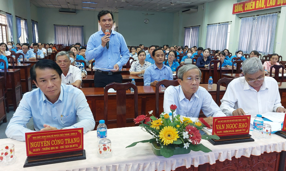 Thường trực Huyện ủy Huyện Châu Thành đối thoại với cán bộ, viên chức ngành Giáo dục