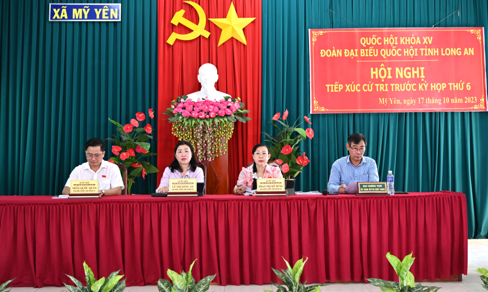 Đại biểu Quốc hội tiếp xúc cử tri huyện Bến Lức trước kỳ họp thứ 6