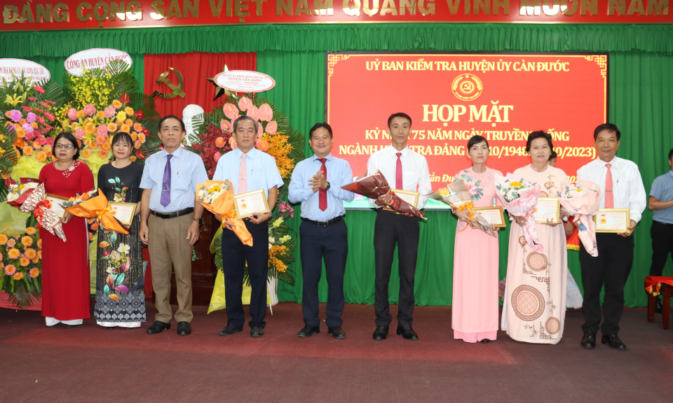 Ủy ban Kiểm tra Huyện ủy Cần Đước họp mặt 75 năm Ngày truyền thống Ngành kiểm tra Đảng