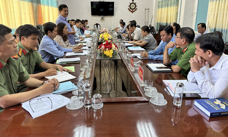 Kiến Tường tiếp, làm việc với Đoàn Kiểm tra tiến độ thực hiện danh hiệu đô thị văn minh