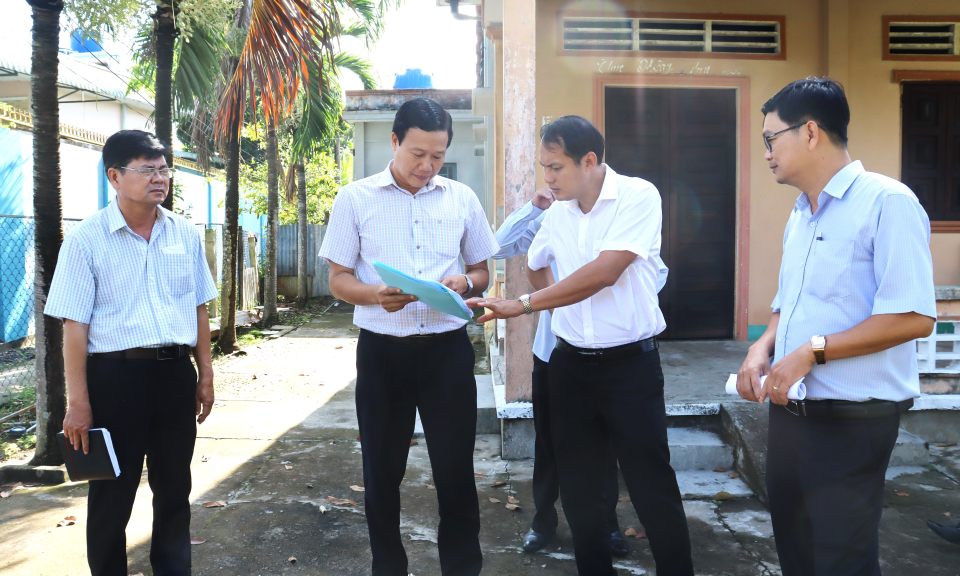 UBND huyện Cần Đước khảo sát đầu tư xây dựng các công trình cơ bản