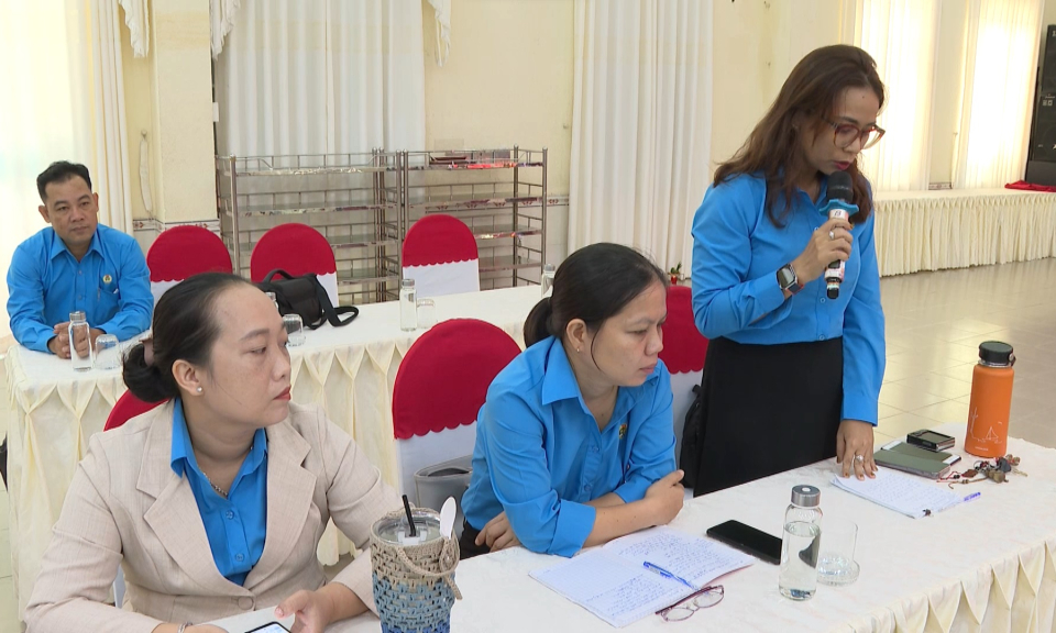 Bí thư Đảng ủy khối Cơ quan và Doanh nghiệp tỉnh đối thoại với cán bộ, công đoàn viên Công đoàn viên chức tỉnh