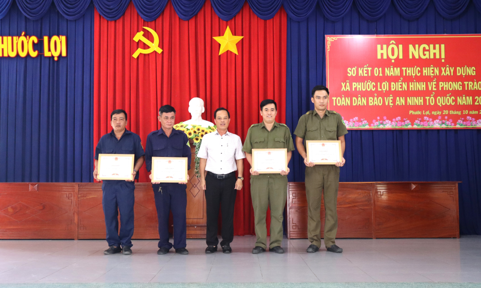 Bến Lức sơ kết 1 năm thực hiện xã điển hình về phong trào Toàn dân bảo vệ an ninh Tổ quốc 