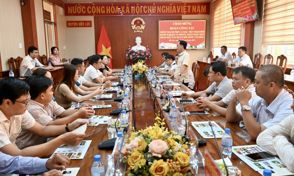 Thành phố Cà Mau trao đổi kinh nghiệm về phong trào “Toàn dân đoàn kết xây dựng đời sống văn hóa” tại Bến Lức