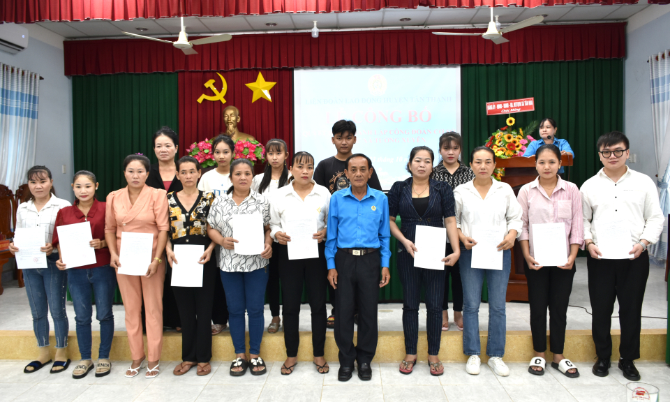 Tân Thạnh công bố quyết định thành lập Công đoàn cơ sở tại các Hợp tác xã