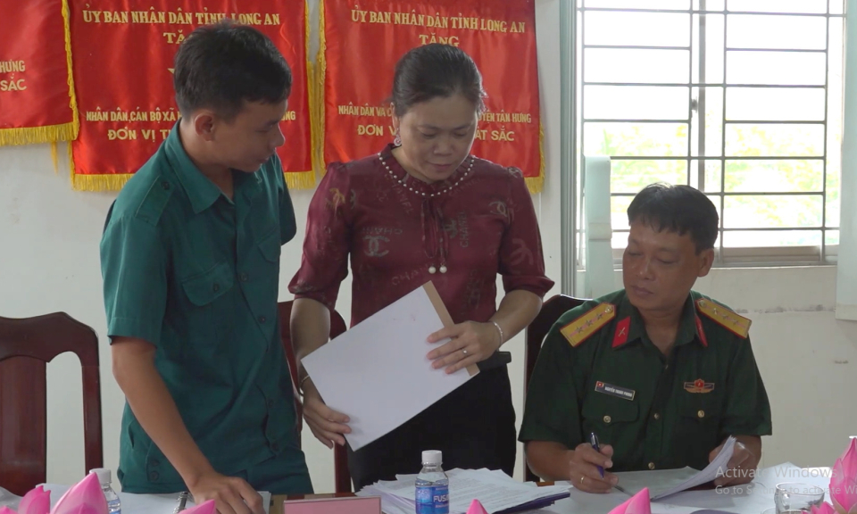 Tân Hưng kiểm tra công tác tuyển chọn, gọi công dân nhập ngũ năm 2024 tại xã Hưng Điền B
