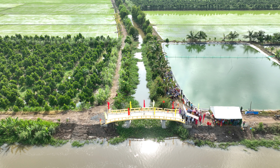 Tân Thạnh khánh thành 2 cầu giao thông nông thôn tạo kết nối vùng