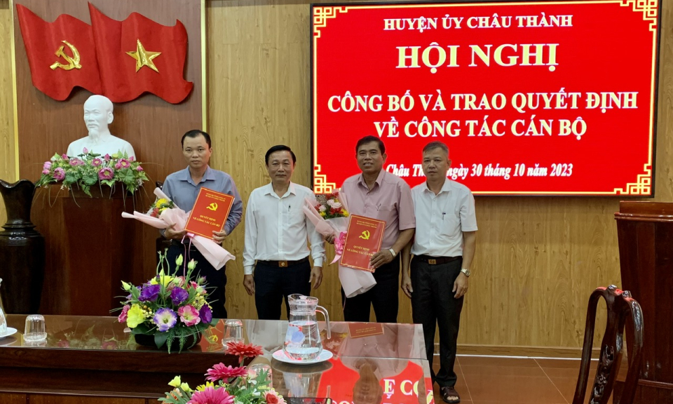 Huyện ủy Châu Thành trao Quyết định về công tác cán bộ