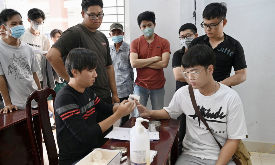 Huyện Bến Lức khám sơ tuyển sức khỏe nghĩa vụ quân sự năm 2024