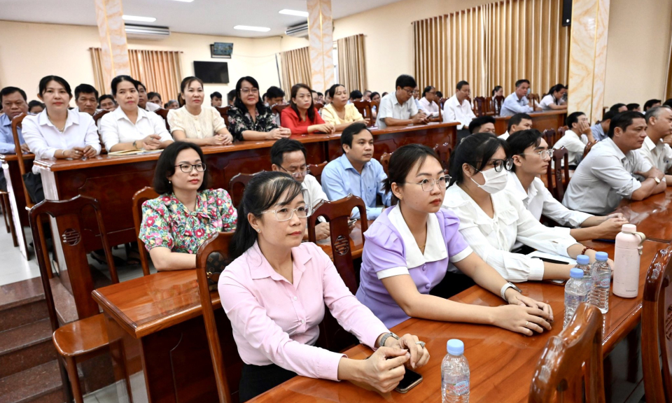 Bến Lức hội nghị thông tin thời sự trong nước và thế giới
