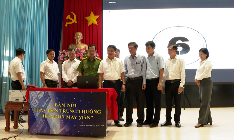 Cục Thuế Long An quay số mở thưởng chương trình “Hóa đơn may mắn” quý 3 năm 2023