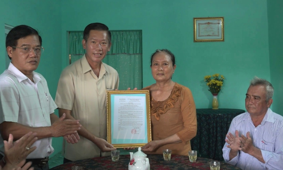 Tân Hưng trao tặng 5 căn nhà Tình nghĩa cho người có công với cách mạng