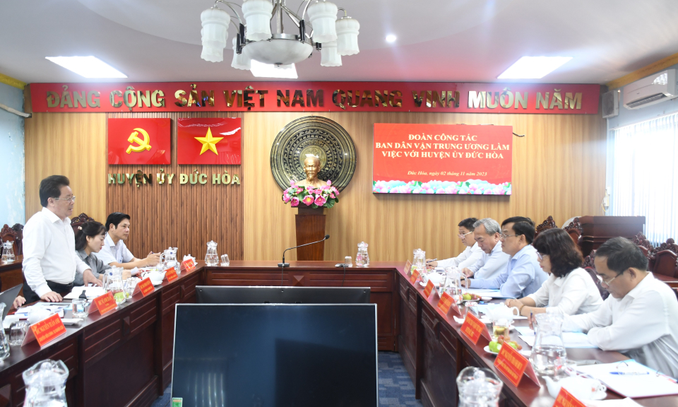 Ban Dân vận Trung ương làm việc với Huyện ủy Đức Hòa