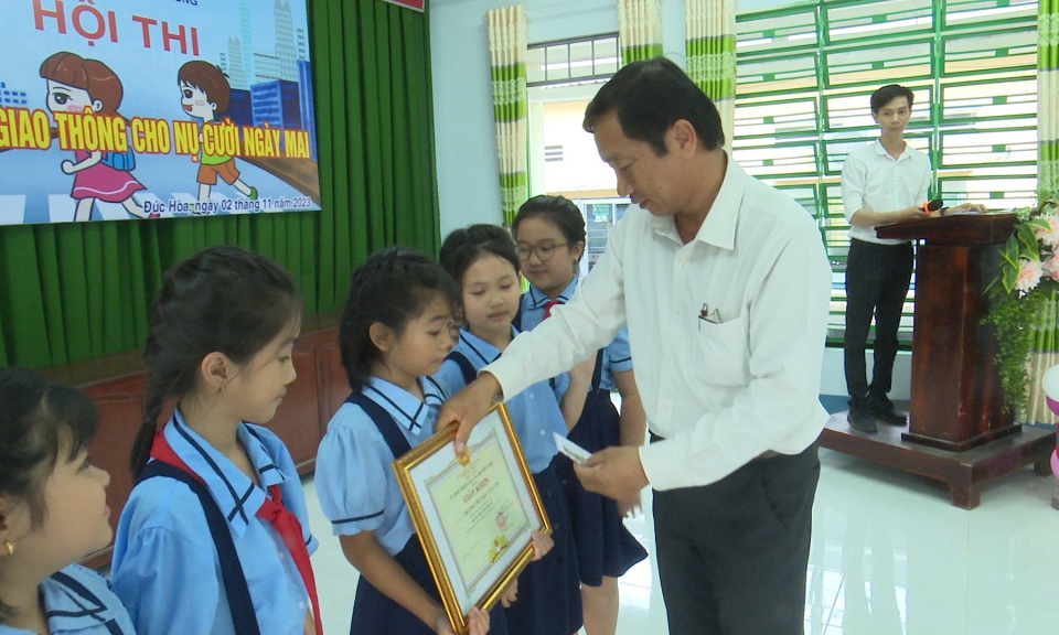 Đức Hòa tổ chức Hội thi “An toàn giao thông cho nụ cười ngày mai”