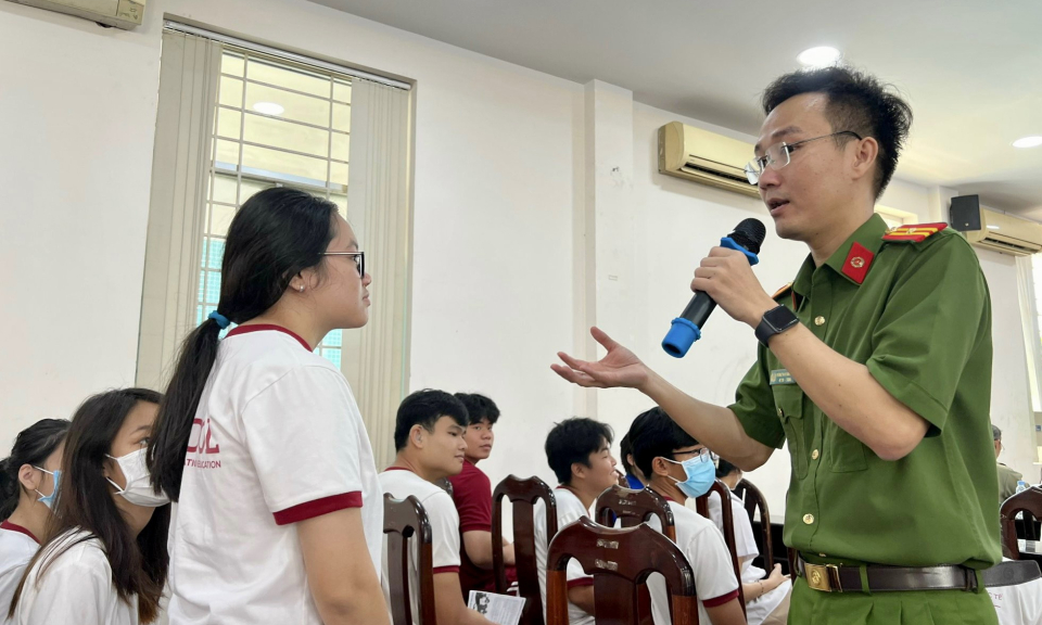 Bến Lức tuyên truyền, phổ biến pháp luật cho 250 đoàn viên thanh niên và học sinh