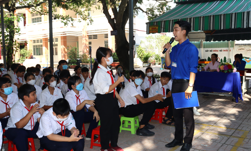 Cần Đước tổ chức hoạt động truyền thông hưởng ứng ngày Pháp luật Việt Nam