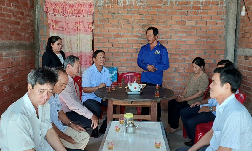 Tân Hưng trao tặng nhà Đại đoàn kết cho hộ nghèo ở xã Vĩnh Thạnh
