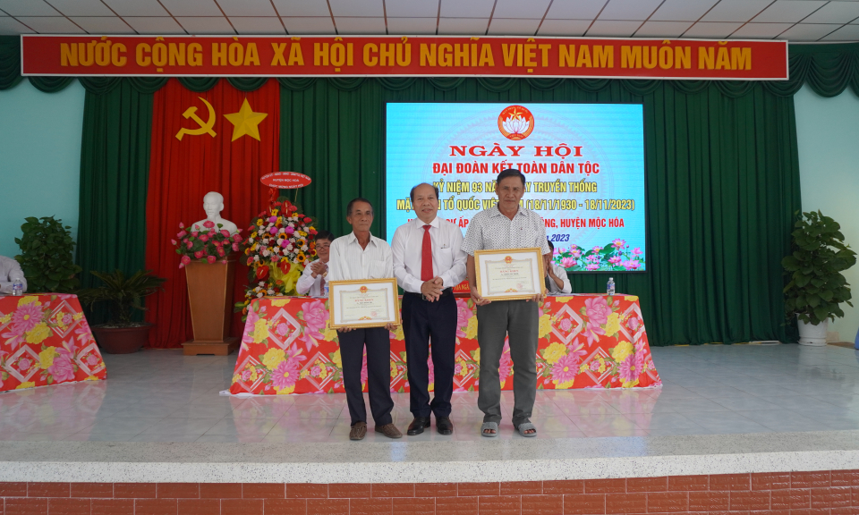 Mộc Hóa tổ chức Ngày hội Đại đoàn kết toàn dân tộc ở khu dân cư năm 2023