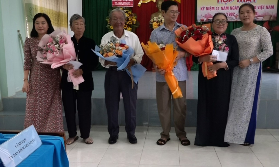 Kiến Tường: Tọa đàm Kỷ niệm Ngày Nhà giáo Việt Nam 20/11.