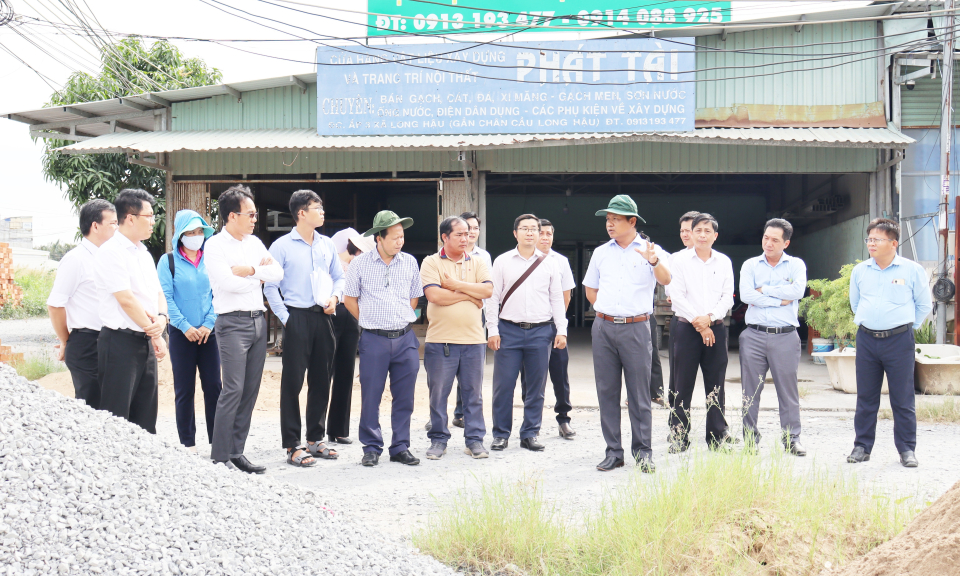 Bí thư Huyện ủy Cần Giuộc - Trương Thanh Liêm khảo sát công tác chỉnh trang đoạn đường Long Hậu - Hiệp Phước