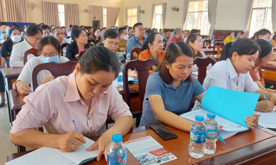Tỉnh tập huấn hướng dẫn kê đơn thuốc điện tử tại Tân Hưng