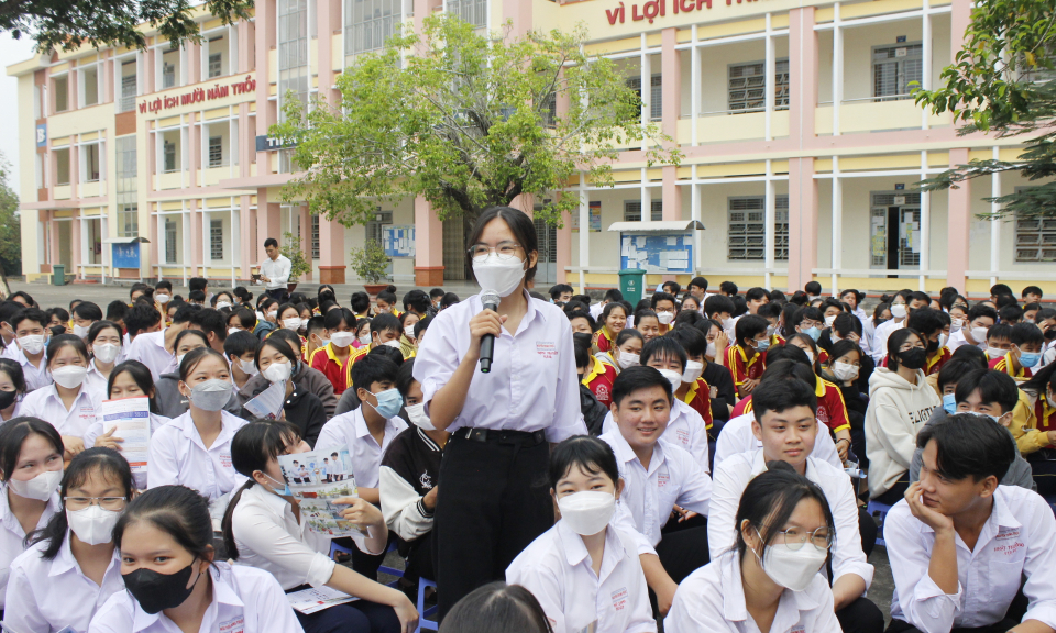 Định hướng nghề nghiệp cho học sinh trường THPT Nguyễn Trung Trực