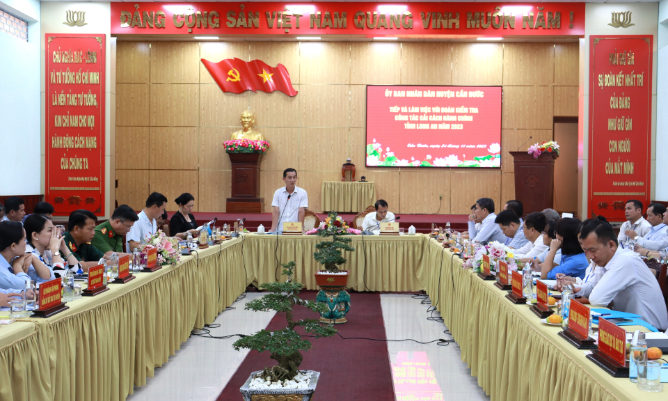 Đoàn kiểm tra công tác cải cách hành chính tỉnh đánh giá công tác hậu kiểm tại Cần Đước