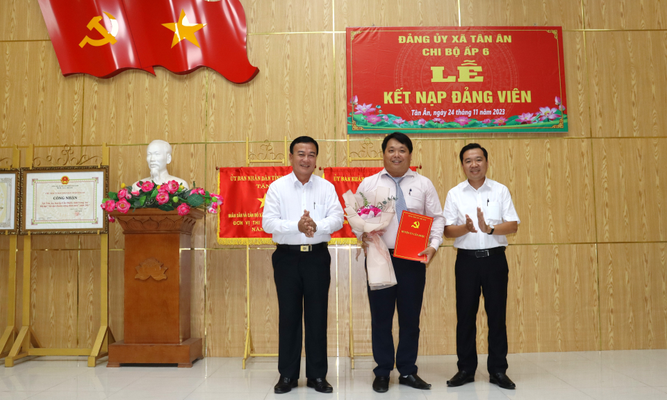 Cần Đước kết nạp Đảng viên tại Doanh nghiệp 