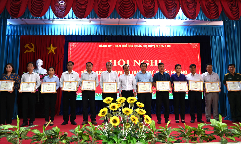 Bến Lức tổng kết nhiệm vụ quân sự quốc phòng năm 2023