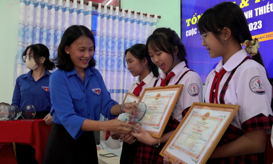 Tân Hưng trao giải thưởng Cuộc thi Sáng tạo thanh thiếu niên, nhi đồng năm 2023
