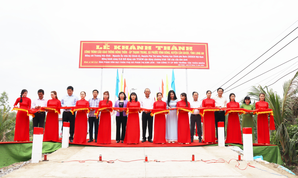 Nguyên Phó Thủ tướng Thường trực Chính phủ -Trương Hòa Bình dự lễ  khánh thành cầu giao thông nông thôn tại huyện Cần Giuộc