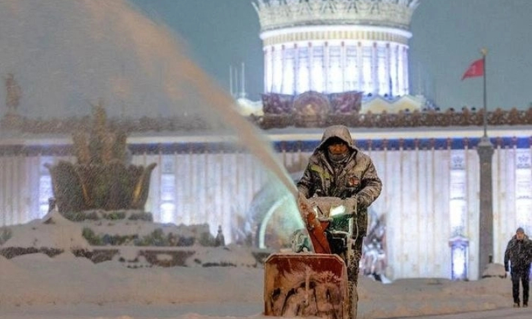 Thủ đô Moscow chìm trong bão tuyết, nhiều chuyến bay bị gián đoạn