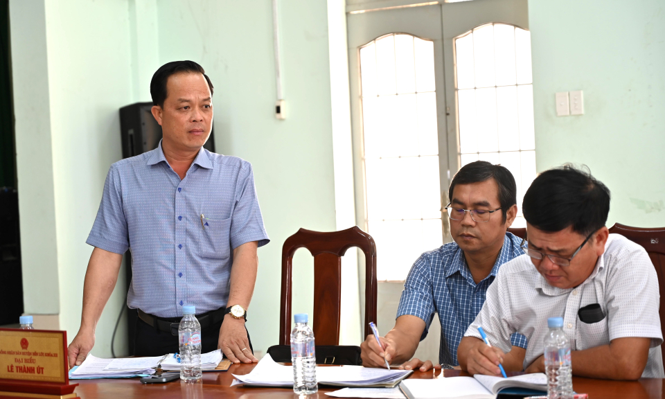 Đại biểu HĐND huyện Bến Lức thảo luận đóng góp nội dung kỳ họp thứ 15