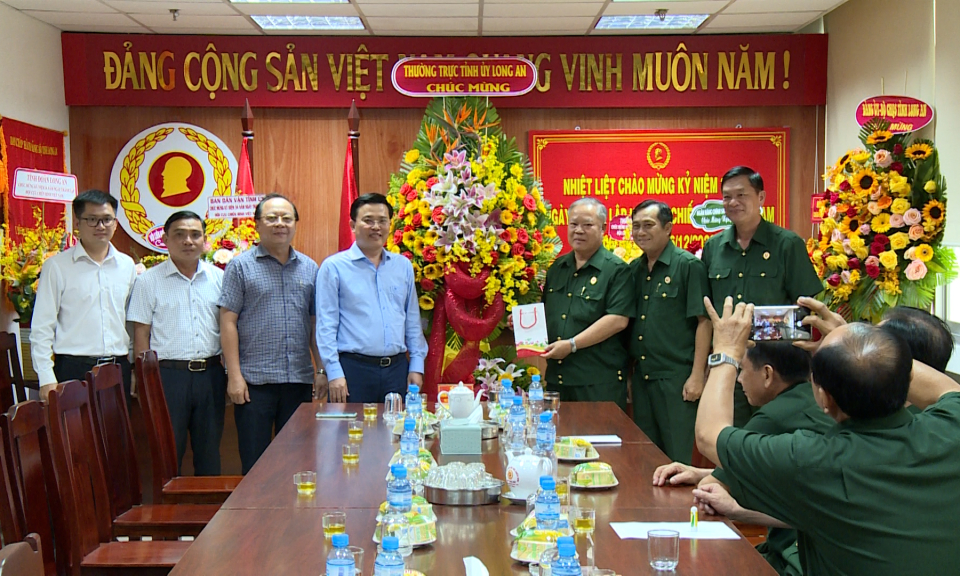 Phó Bí thư Thường trực Tỉnh ủy thăm, chúc mừng Hội Cựu chiến binh tỉnh nhân ngày truyền thống
