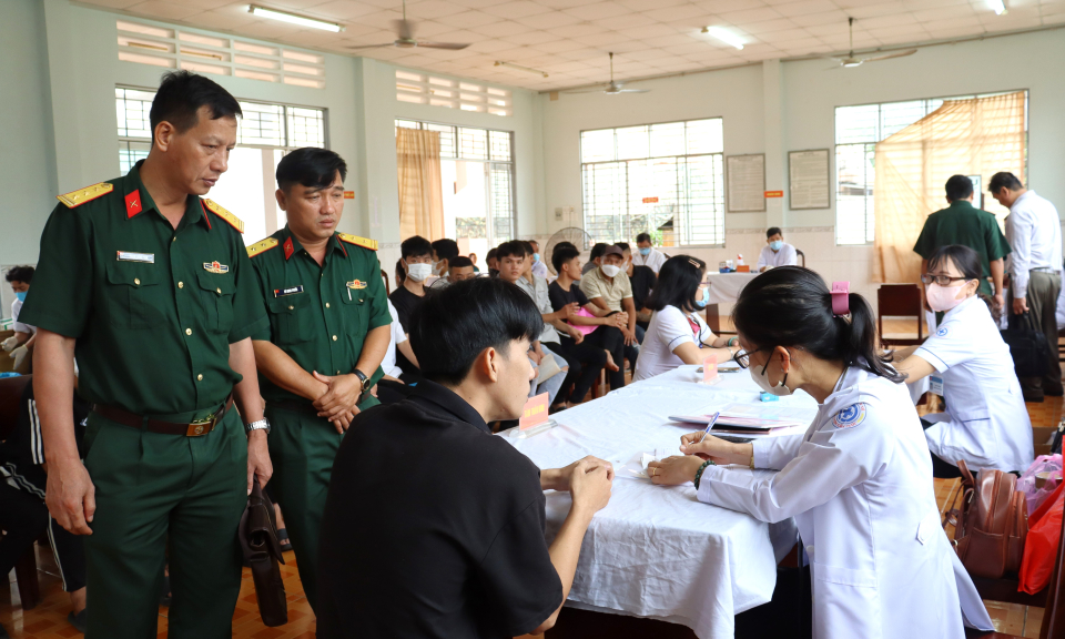  Bộ chỉ huy quân sự tỉnh kiểm tra công tác khám sức khỏe nghĩa vụ quân Sự năm 2024 của huyện Cần Đước