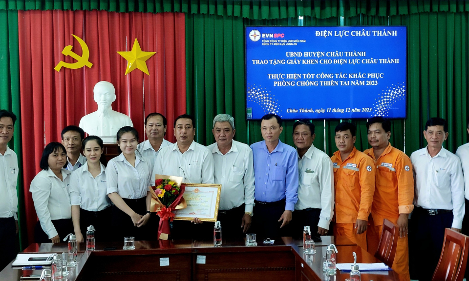 UBND huyện Châu Thành trao tặng giấy khen đột xuất cho tập thể Điện lực Châu Thành