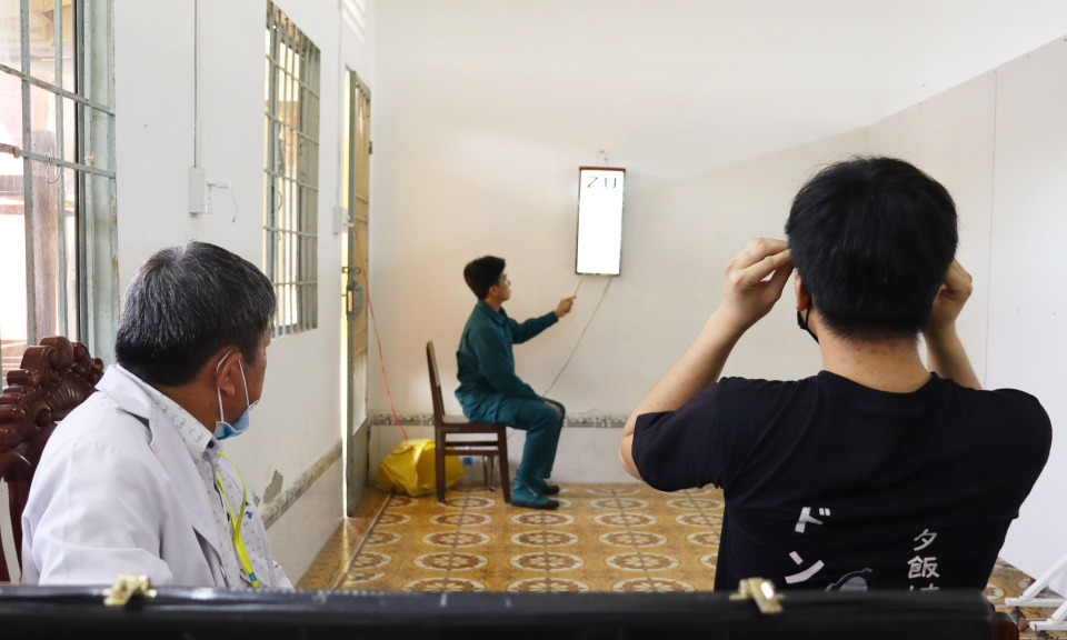 Cần Giuộc khám sức khoẻ cho nam thanh niên đủ điều kiện nhập ngũ