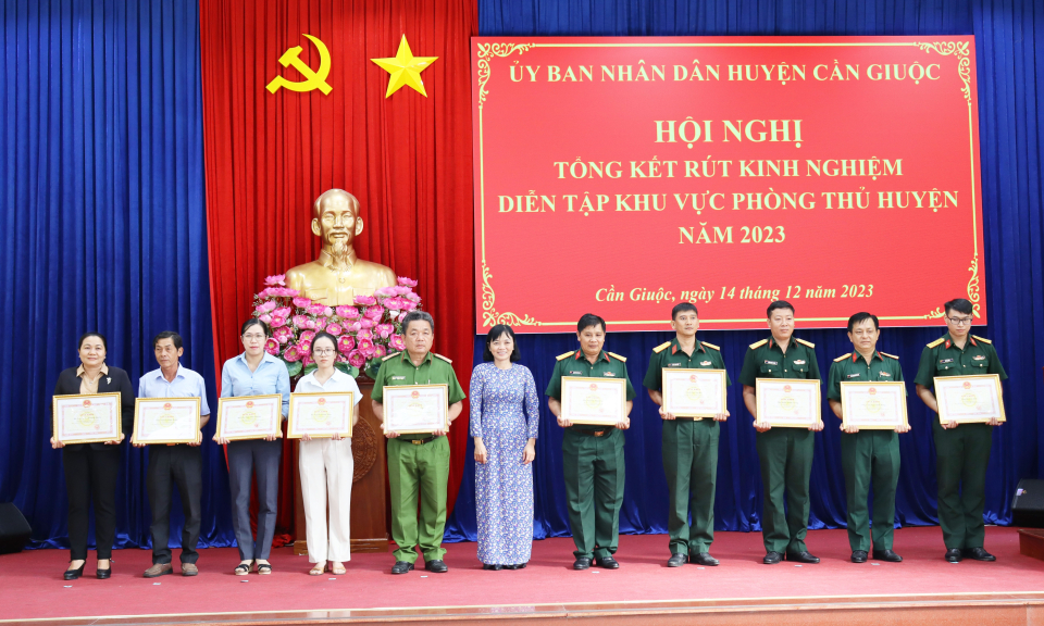 Cần Giuộc tổng kết rút kinh nghiệm diễn tập khu vực phòng thủ huyện