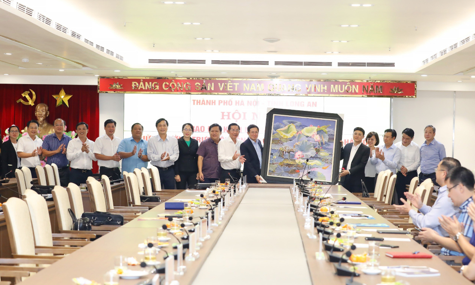 Đoàn công tác tỉnh Long An trao đổi, học tập kinh nghiệm tại Thành phố Hà Nội