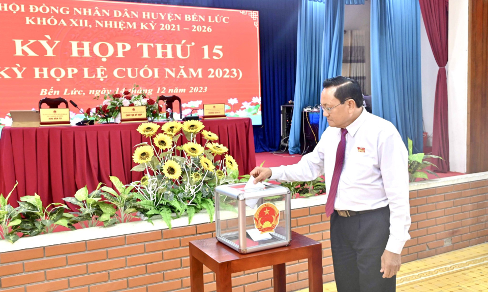 Bến Lức lấy phiếu tín nhiệm - Góp phần giúp cán bộ “tự soi, tự sửa”