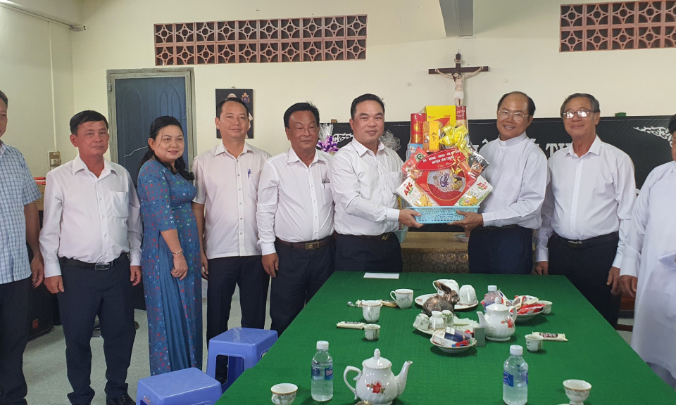  Lãnh đạo huyện Tân Thạnh chúc mừng Giáng sinh năm 2023