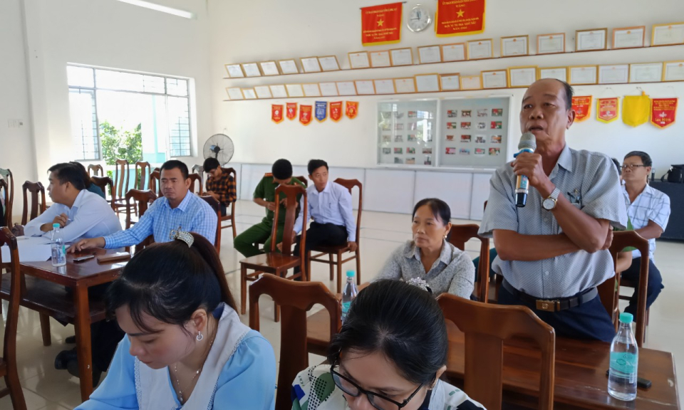Thạnh Hóa: Đại biểu HĐND tỉnh, huyện tiếp xúc cử tri