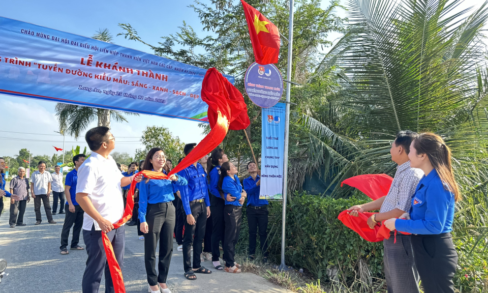 Tân Trụ khánh thành công trình "Tuyến đường kiểu mẫu:Sáng - Xanh - Sạch - Đẹp - An toàn"