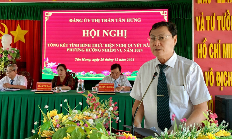 Bí thư Huyện ủy Tân Hưng dự tổng kết Nghị quyết năm 2023 của thị trấn 
