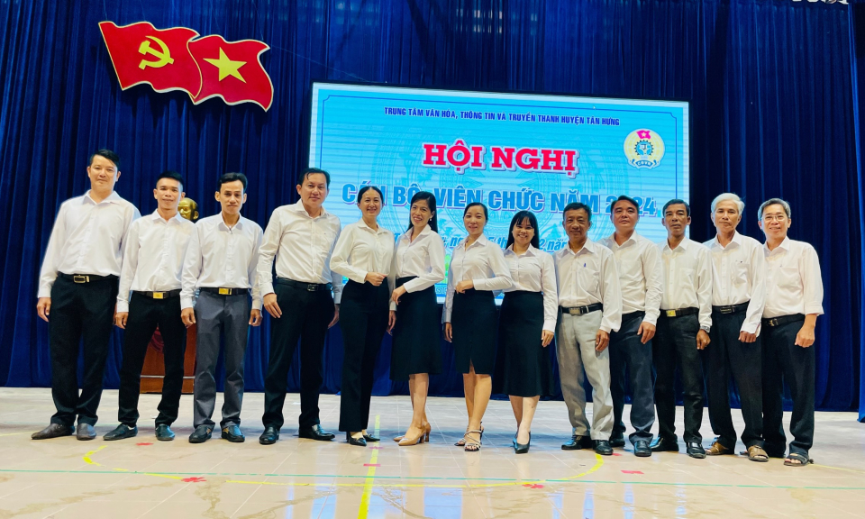 Trung tâm Văn hóa, Thông tin và Truyền thanh huyện Tân Hưng tổ chức Hội nghị cán bộ, viên chức năm 2024