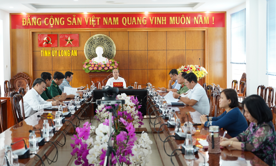 Trang bị sách cho cơ sở, góp phần nâng cao dân trí