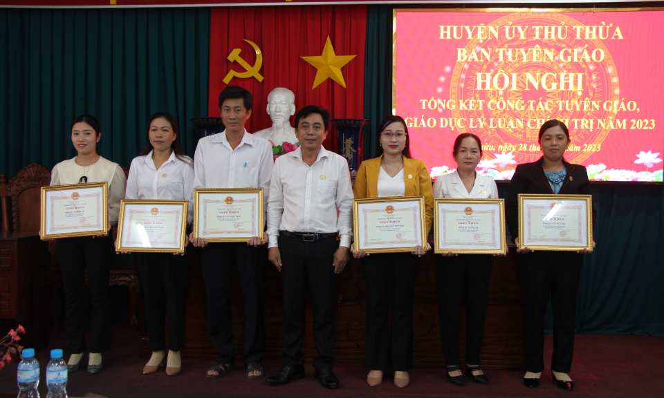 Thủ Thừa tổng kết công tác tuyên giáo, giáo dục lý luận chính trị năm 2023